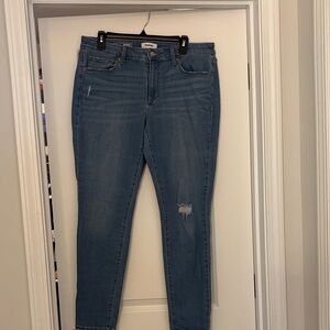 Sonoma Women's Skinny Jeans in Distressed Blue